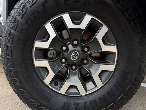 Used 2023 Toyota Tacoma TRD Off-Road AWD/4WD image 10