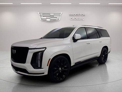 Used 2025 Cadillac Escalade Sport Platinum w/ LPO, ONYX Package image 3