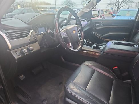 Used 2019 Chevrolet Suburban LT image 7