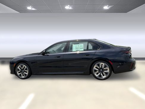 New 2026 BMW 750e xDrive w/ Executive Package AWD/4WD image 2