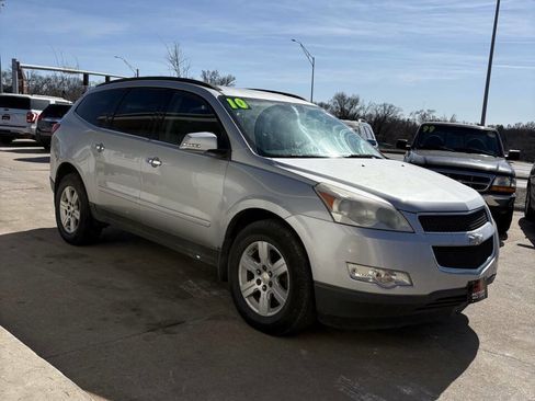 Used 2010 Chevrolet Traverse LT image 1