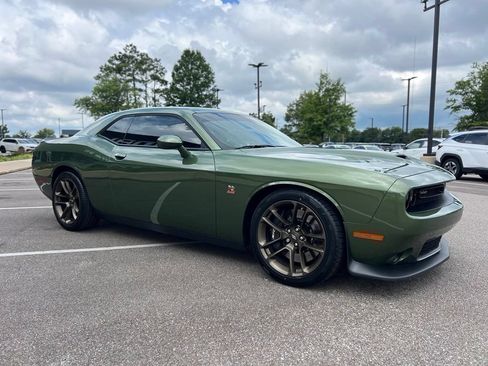 Used 2022 Dodge Challenger R/T Scat Pack w/ Dynamics Package RWD image 10