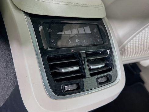 Used 2023 Volvo XC90 B5 Plus AWD/4WD image 28