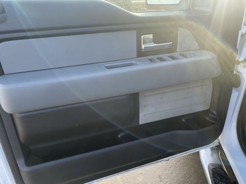 Used 2014 Ford F150 XLT w/ XLT Chrome Package image 8