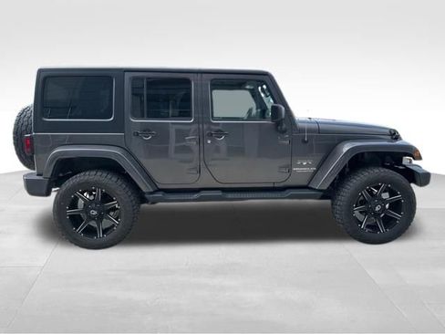 Used 2016 Jeep Wrangler Unlimited Sahara w/ Connectivity Group AWD/4WD image 7
