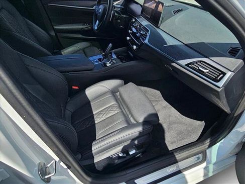 Used 2023 BMW 530i image 21