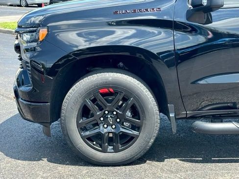 Used 2023 Chevrolet Silverado 1500 RST w/ Redline Edition AWD/4WD image 9