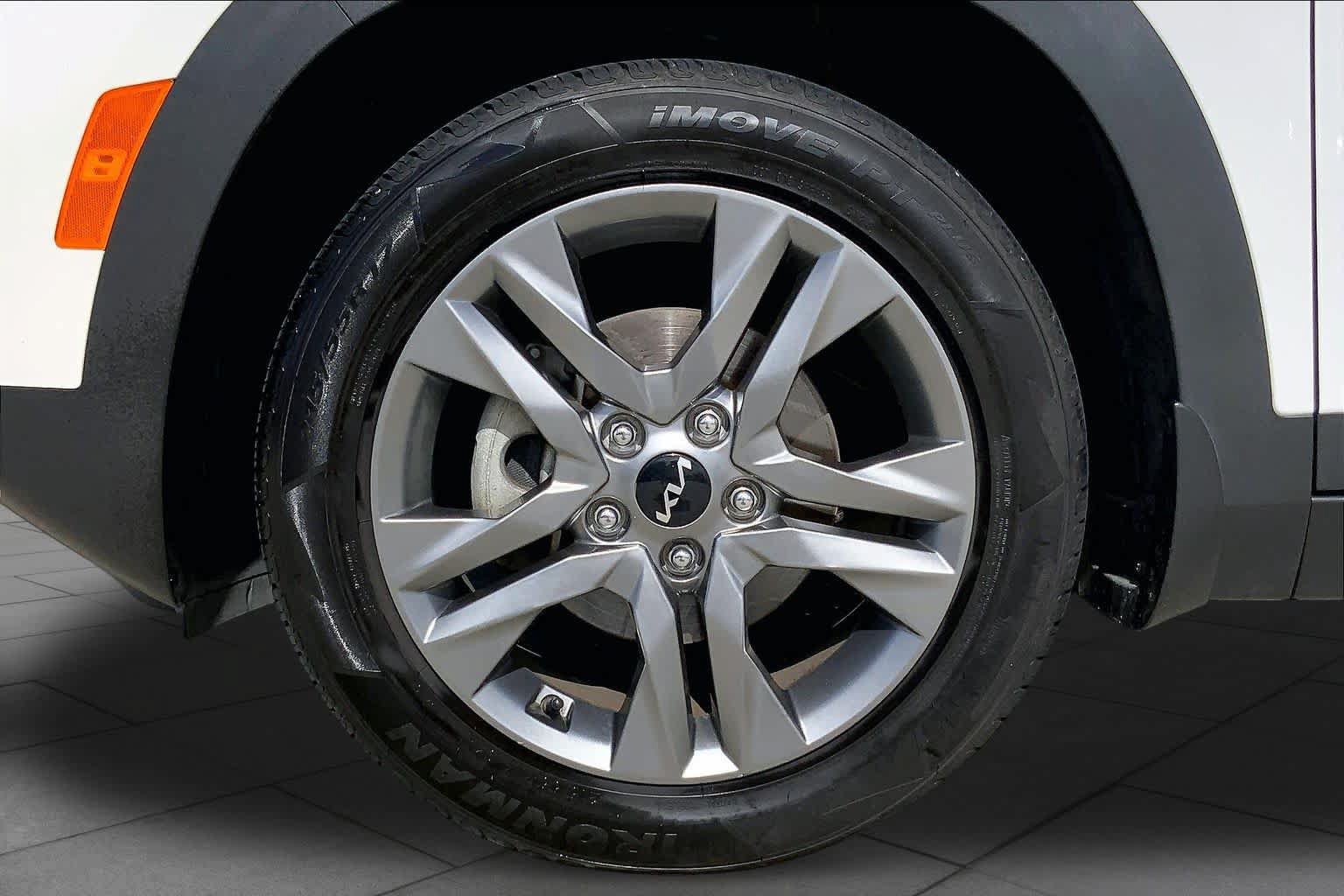 Used 2022 Kia Seltos S FWD image 11