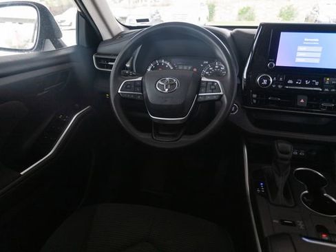 Used 2023 Toyota Highlander L image 26
