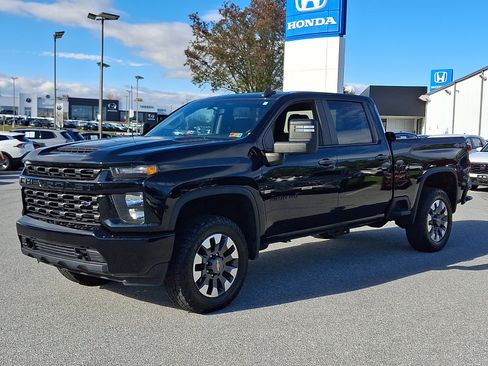 Used 2021 Chevrolet Silverado 2500 Custom w/ Custom Convenience Package image 3