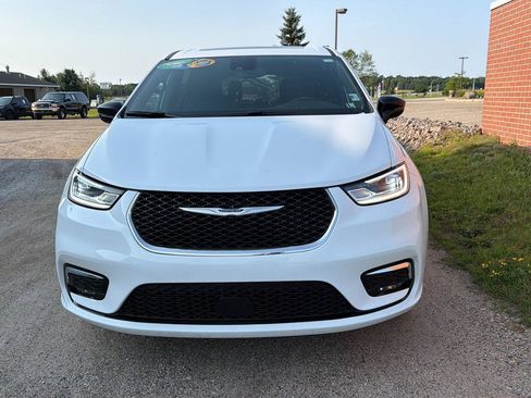 Used 2026 Chrysler Pacifica Limited AWD/4WD image 2