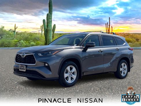 Used 2023 Toyota Highlander LE image 1