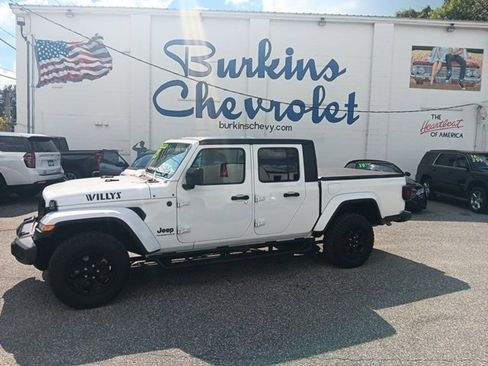 Used 2023 Jeep Gladiator Sport image 1