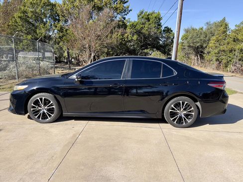Used 2019 Toyota Camry SE image 6