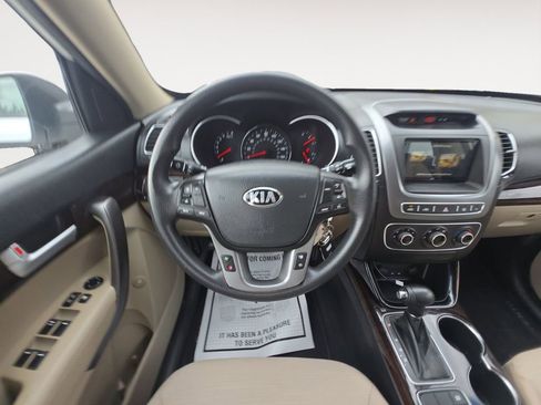 Used 2015 Kia Sorento LX AWD/4WD image 12