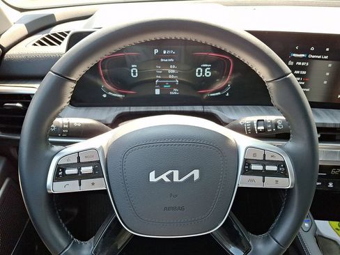 Used 2025 Kia Telluride EX w/ EX Captain's Chair Package FWD image 19