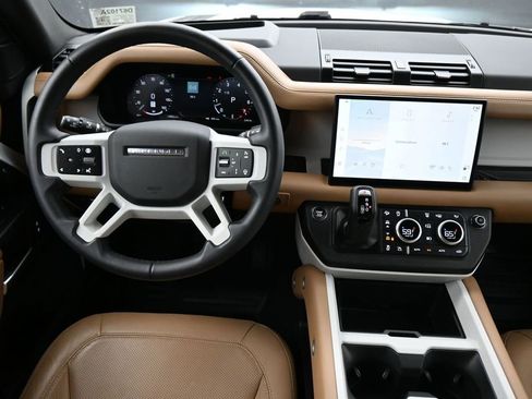 Used 2025 Land Rover Defender 130 X-Dynamic SE AWD/4WD image 6