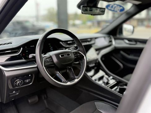 Used 2022 Jeep Grand Cherokee Trailhawk w/ Luxury Tech Group III AWD/4WD image 21