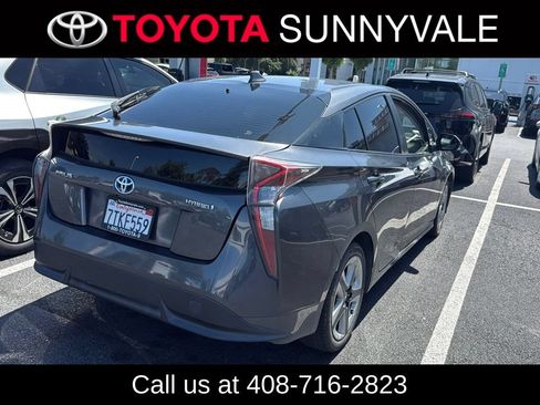 Used 2016 Toyota Prius Three Touring FWD image 2