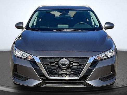 Used 2022 Nissan Sentra SV image 2