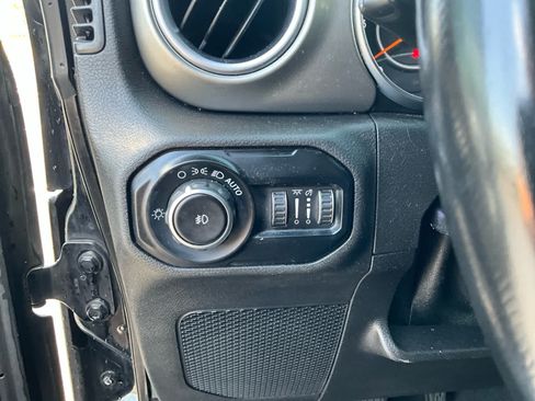Used 2021 Jeep Wrangler Unlimited Sahara AWD/4WD image 20