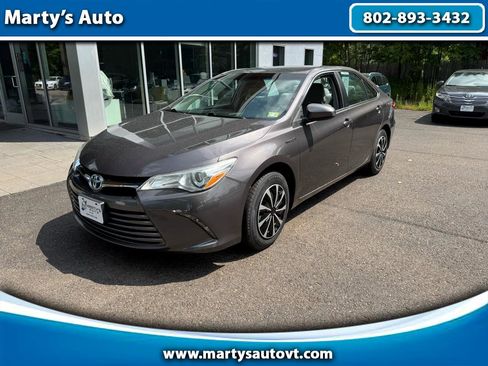 Used 2017 Toyota Camry LE image 1