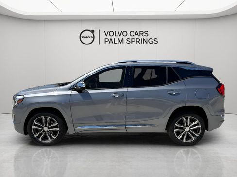 Used 2020 GMC Terrain Denali w/ Denali Premium Package FWD image 4