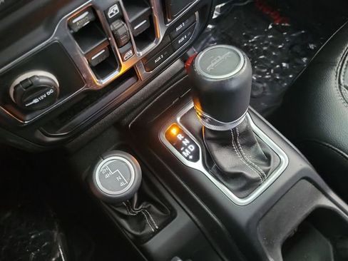 Used 2020 Jeep Gladiator Overland image 13