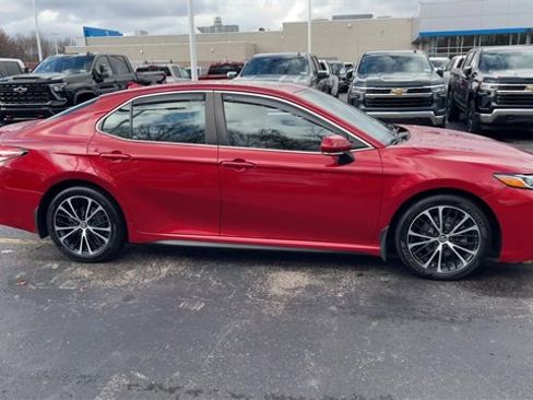 Used 2020 Toyota Camry SE image 9