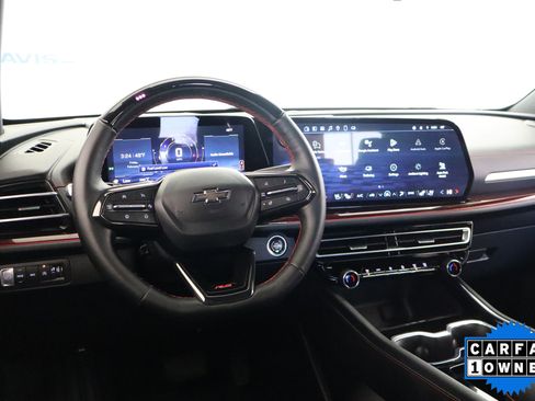 Used 2025 Chevrolet Traverse RS image 16