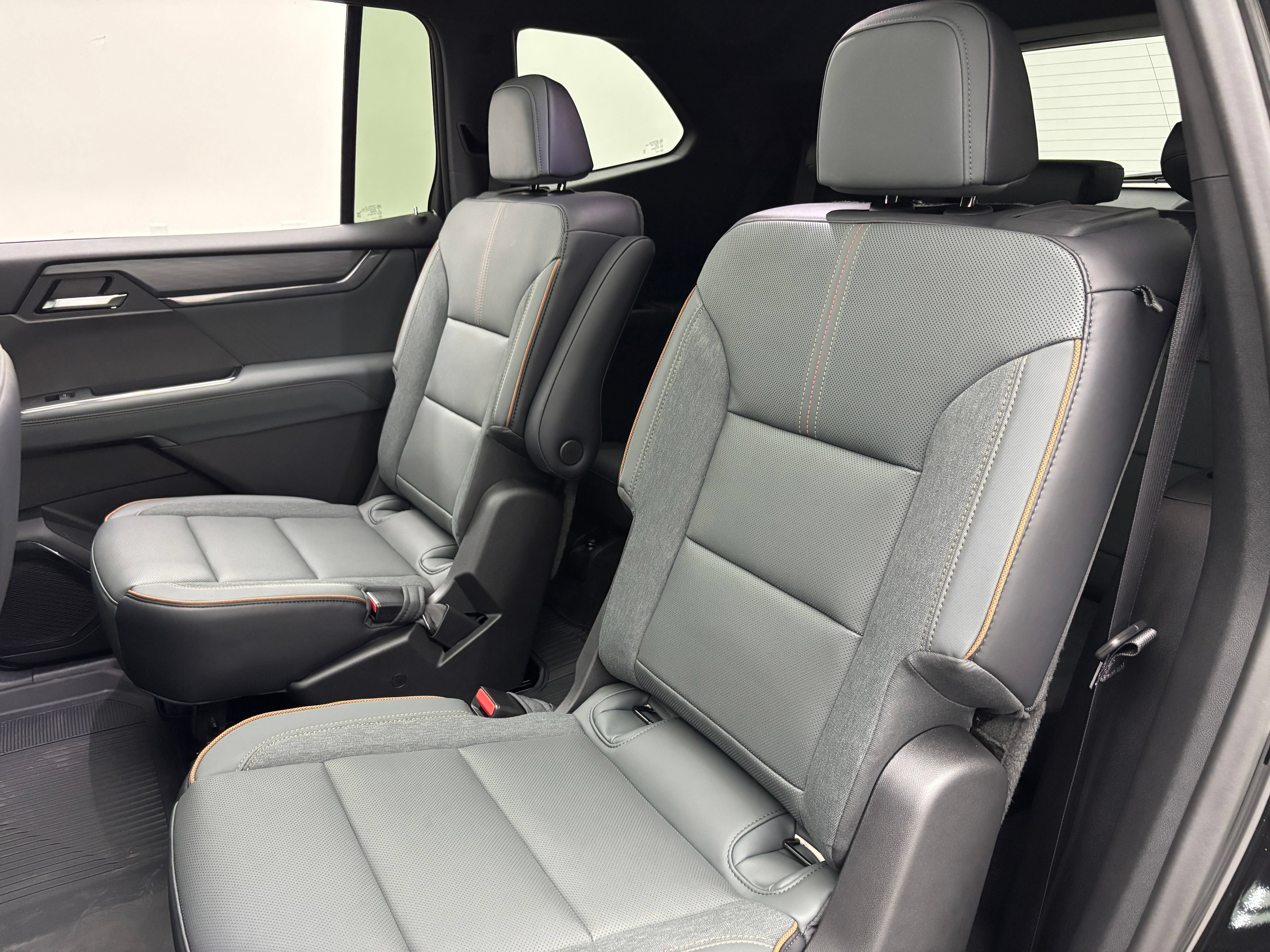 New 2026 GMC Acadia AT4 w/ Luxury Package AWD/4WD image 44