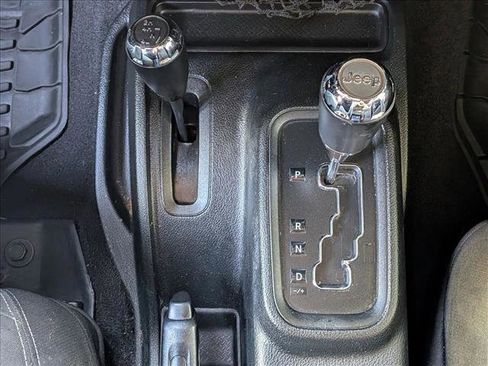 Used 2017 Jeep Wrangler Unlimited Sahara AWD/4WD image 12
