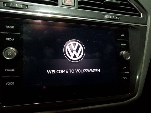 Used 2018 Volkswagen Tiguan SE AWD/4WD image 12