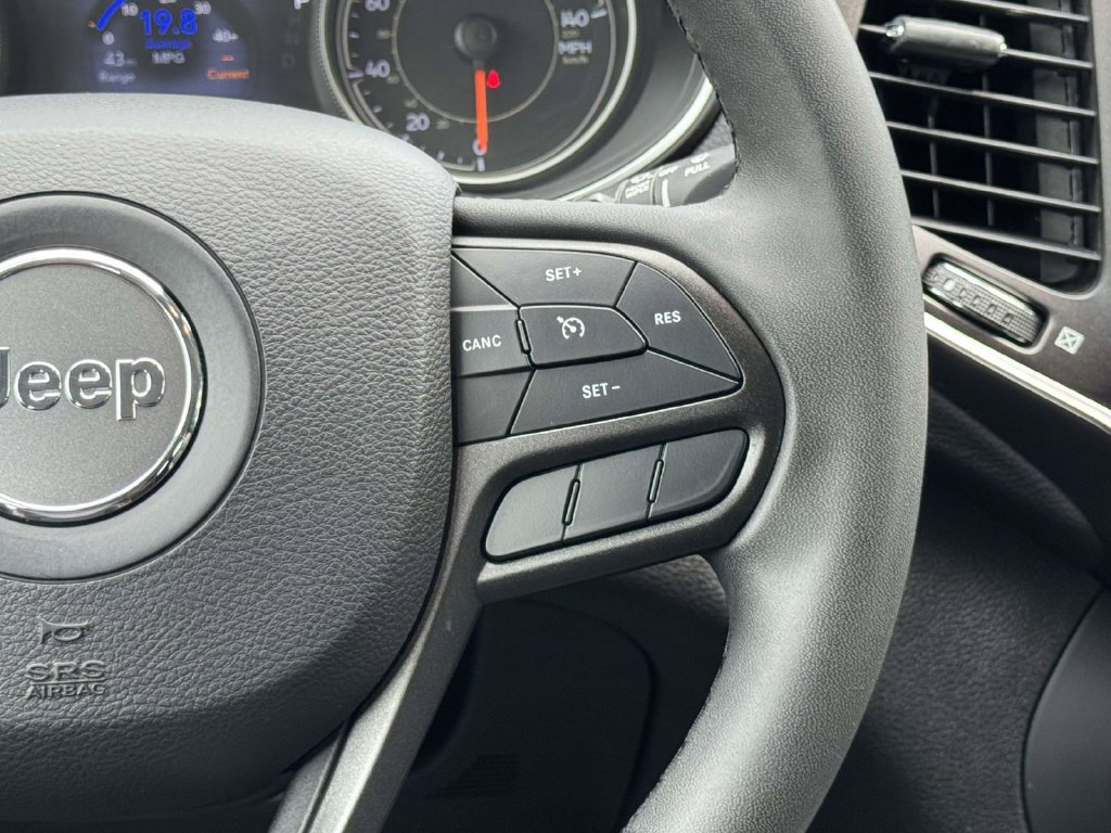 Used 2020 Jeep Cherokee Trailhawk AWD/4WD image 24