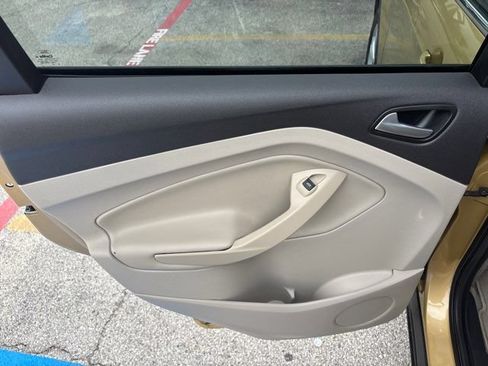 Used 2015 Ford Escape SE FWD image 31