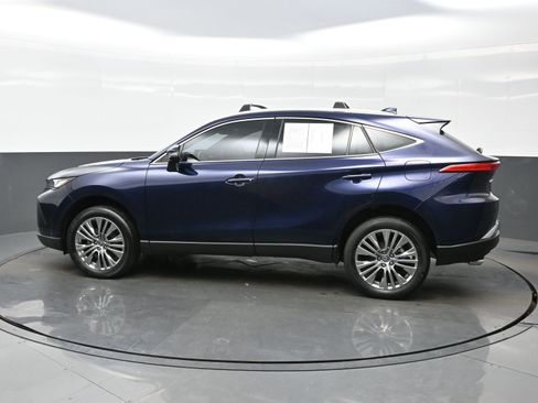 Used 2024 Toyota Venza XLE image 3