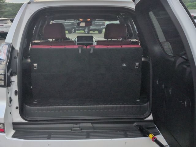 Used 2023 Lexus GX 460 Luxury w/ Sport Design Package AWD/4WD image 6