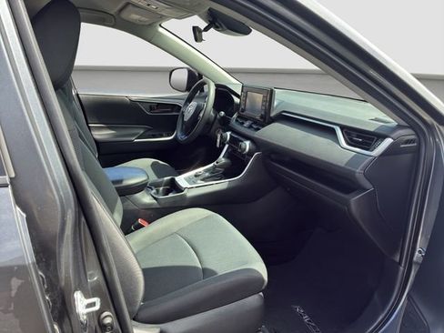 Used 2021 Toyota RAV4 LE w/ Carpet Mat Package (TMS) AWD/4WD image 18