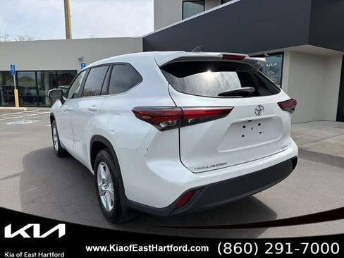 Used 2024 Toyota Highlander LE AWD/4WD image 9