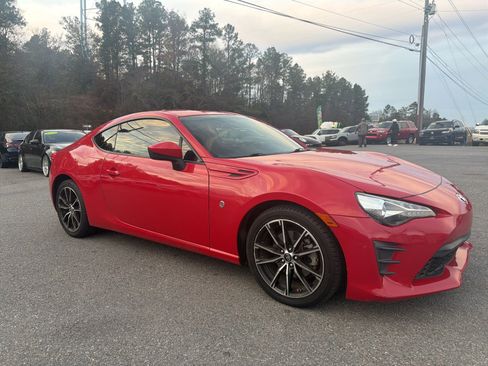 Used 2017 Toyota 86 Base image 3