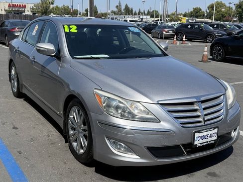 Used 2012 Hyundai Genesis 5.0 RWD image 2