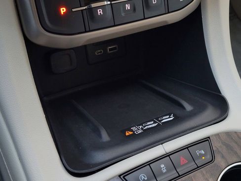 Used 2021 GMC Acadia Denali w/ Denali Technology Package image 22