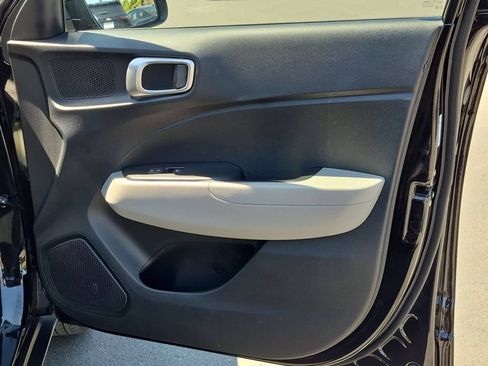 Used 2025 Hyundai Venue SEL FWD image 33