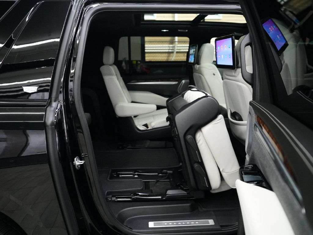 Used 2025 Cadillac Escalade ESV Sport Platinum AWD/4WD image 37
