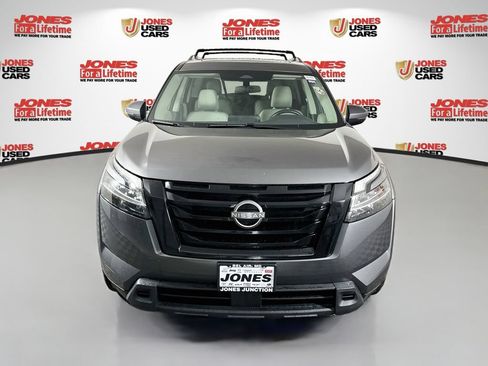 Certified 2022 Nissan Pathfinder SV w/ SV Premium Package AWD/4WD image 13