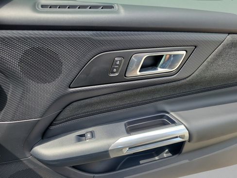 Used 2025 Ford Mustang Coupe RWD image 8