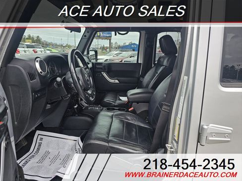 Used 2012 Jeep Wrangler Unlimited Rubicon w/ Connectivity Group AWD/4WD image 13