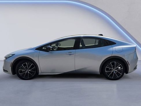 Used 2023 Toyota Prius XLE image 10