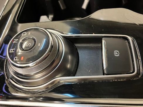 Used 2019 Ford Edge Titanium FWD image 26