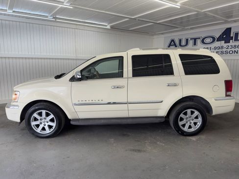 Used 2007 Chrysler Aspen Limited image 8